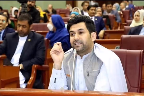 عضو پارلمان سابق: در کنار اشرف غنی، دیگر رهبران سیاسی نیز در سقوط مقصرند