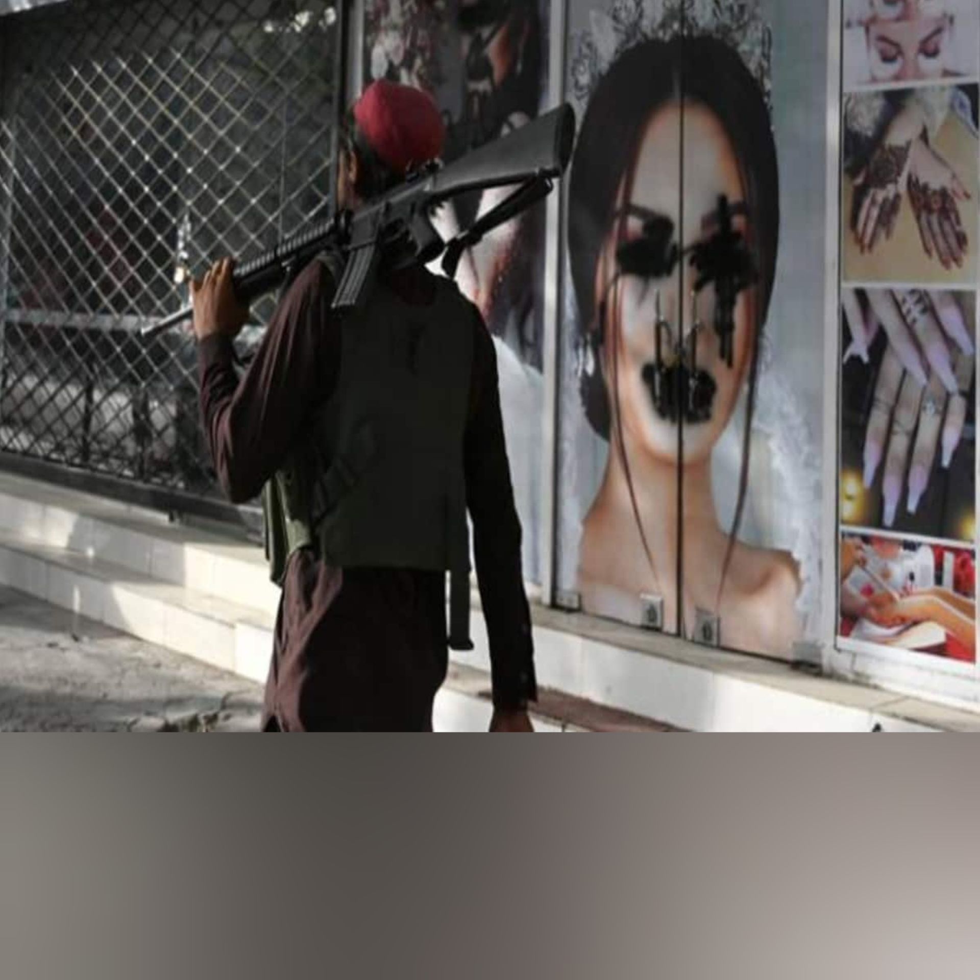 روزنامه پاکستانی: طالبان بداند که گرسنگی میلیونها انسان مهم‌تر از حجاب و هنرپیشگی زنان است