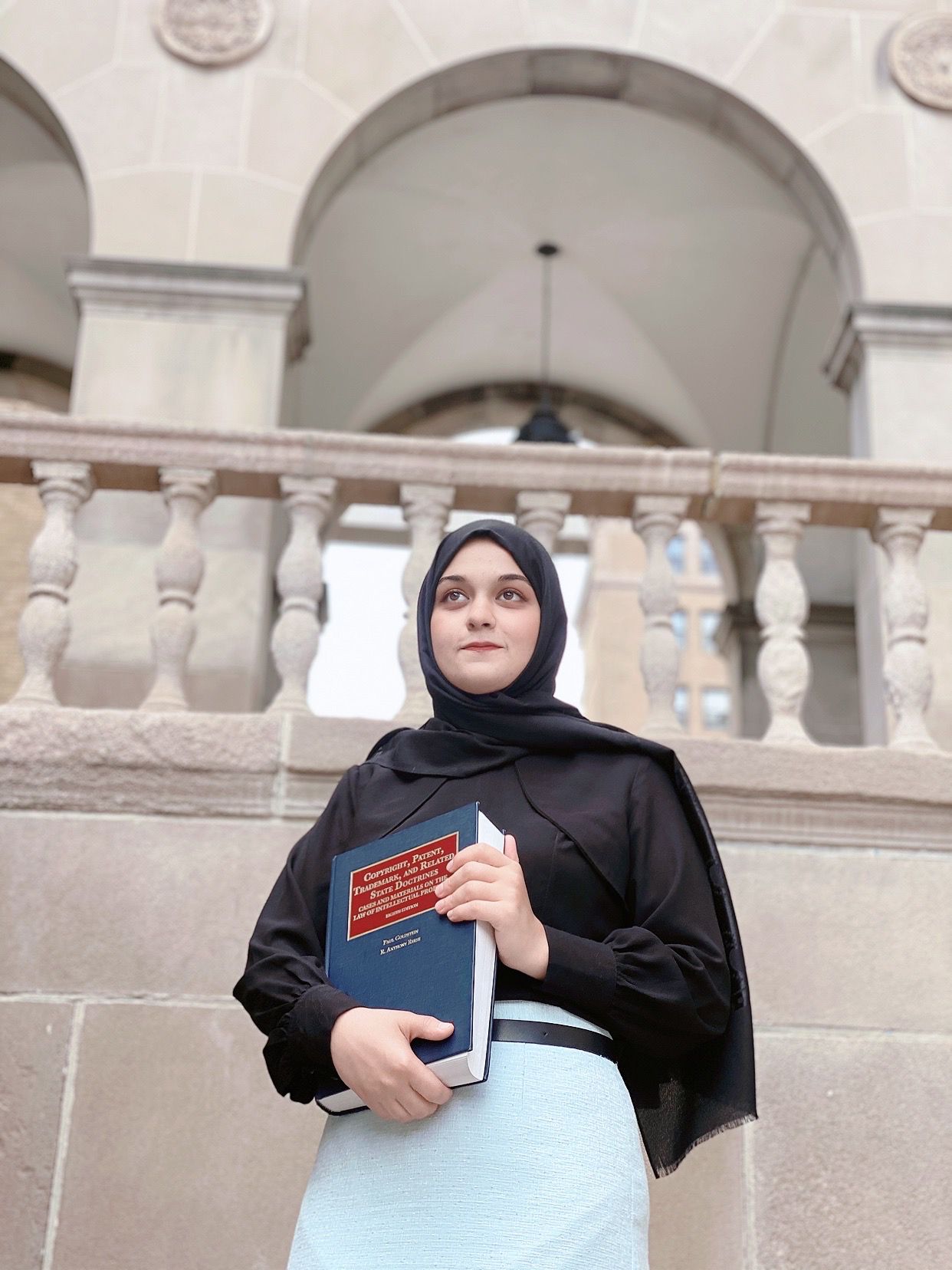 مریم جامی، دختر افغان بورسیه حقوق بشر دانشگاه کلمبیا در امریکا را به دست آورد