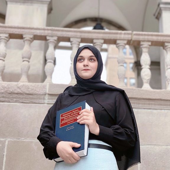مریم جامی، دختر افغان بورسیه حقوق بشر دانشگاه کلمبیا در امریکا را به دست آورد