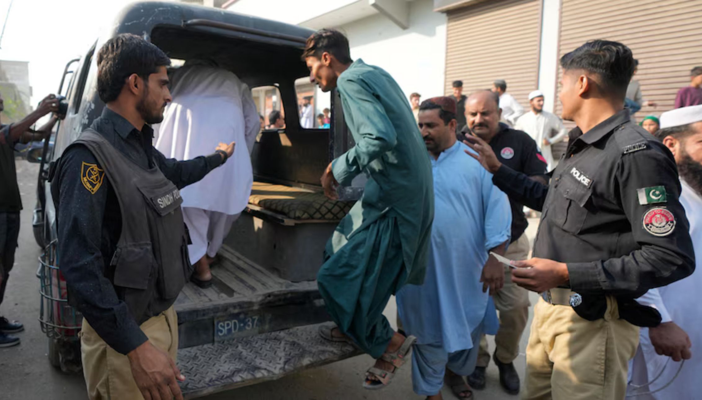 پاکستاني رسنۍ: اسلام‌اباد د کډوالو د اېستلو لړۍ ځنډولو په تړاو د طالبانو غوښتنه رد کړه