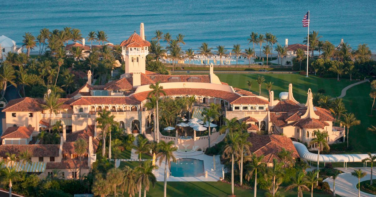 دونالد ترامپ اعلام کرد که ماموران اف‌بی‌آی به خانه‌اش در فلوریدا هجوم برده‌اند