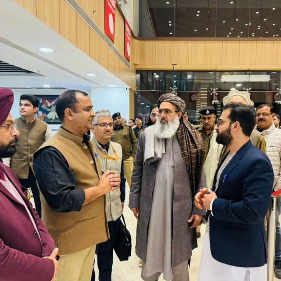 هند په څلورو میاشتو کې افغانانو ته ۵۰۰ ویزې صادرې کړې دي