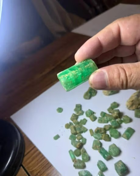 طالبانو په پنجشېر کې د زمردو ۲۶۰ نوي کانونه کشف کړي دي