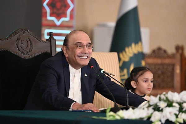 اصف علي زرداري د پاکستان د ملي ورځې مراسم لغوه کړل