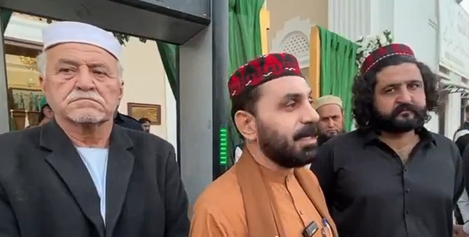 د پښتون ژغورنې غورځنګ غړو د پېښور له امن جرګې سره پرېکون کړی