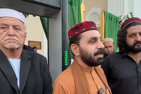 د پښتون ژغورنې غورځنګ غړو د پېښور له امن جرګې سره پرېکون کړی