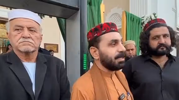 د پښتون ژغورنې غورځنګ غړو د پېښور له امن جرګې سره پرېکون کړی