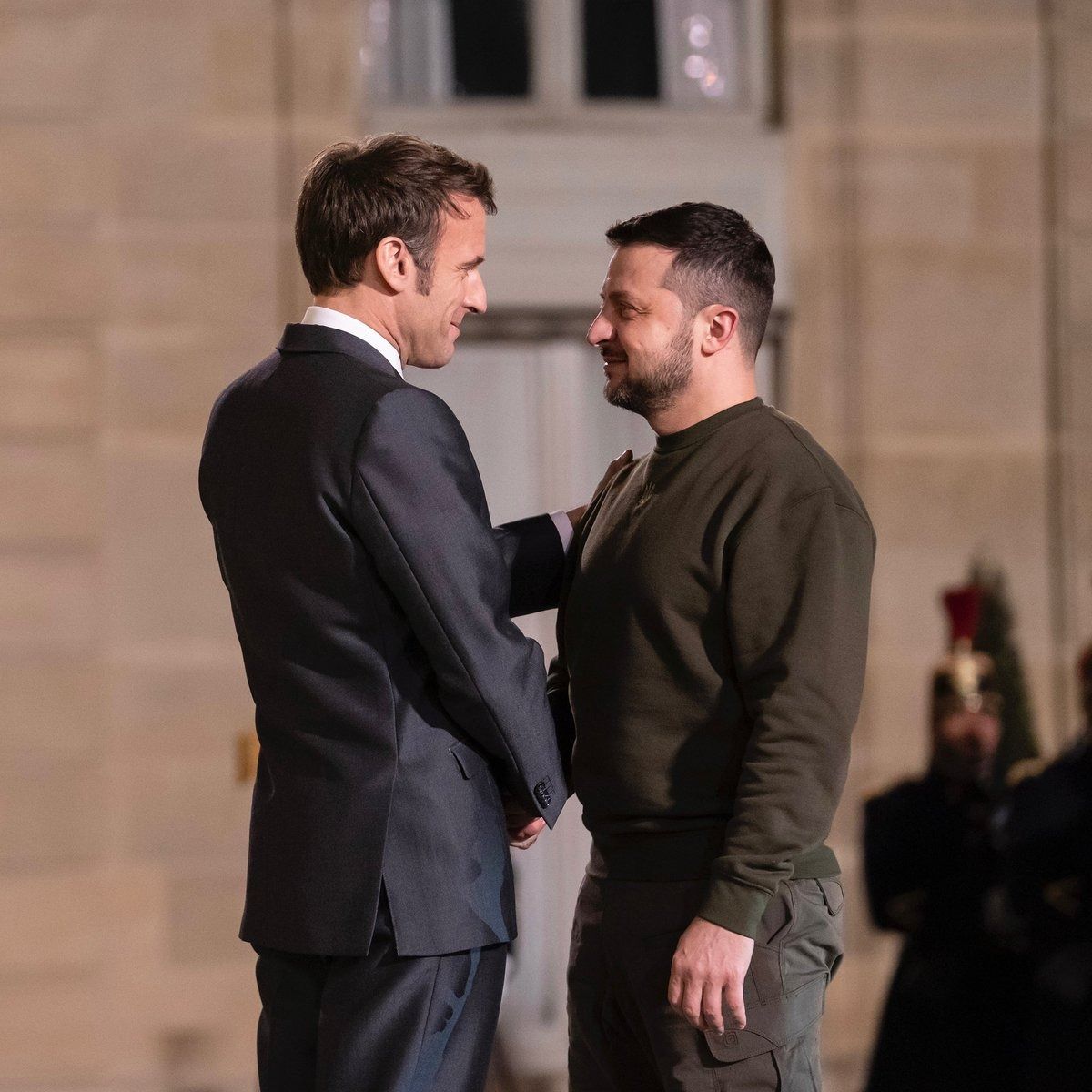 روسای جمهور فرانسه و اوکراین برای شرکت در نشست اتحادیه اروپا به بروکسل رفتند