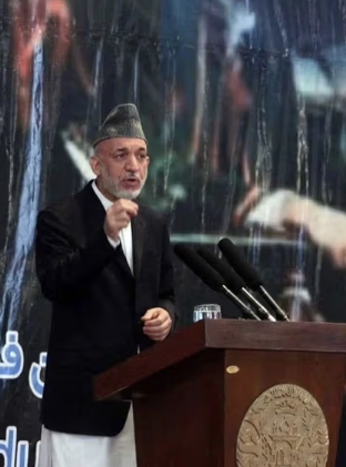 الرئيس الأفغاني السابق يدعو باكستان إلى وقف "عدوانها" على أفغانستان