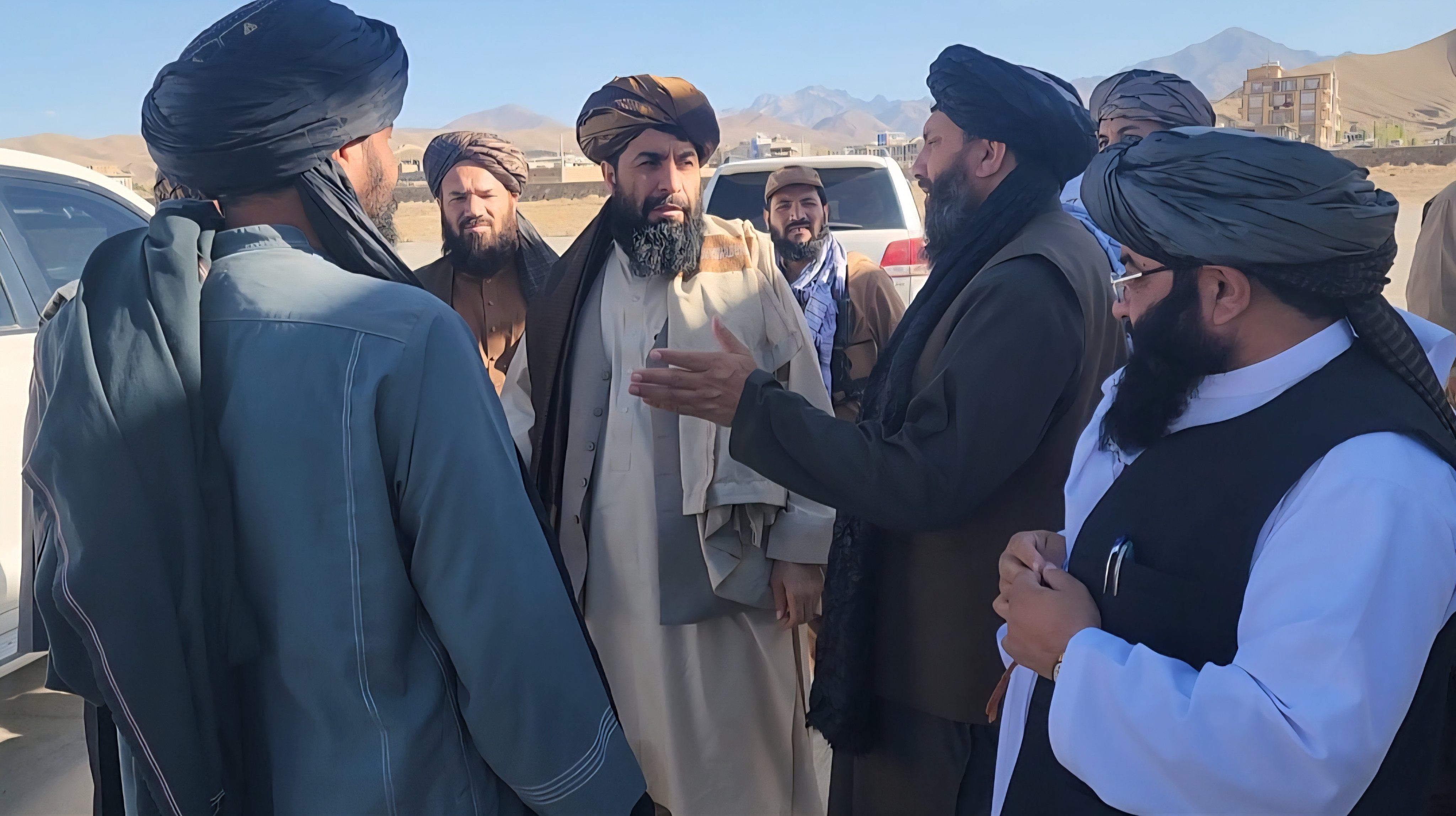 د طالبانو د بلخ او بامیان چارواکي د شمال زون او ګاونډیو ولایتونو پر امنیت غږېدلي