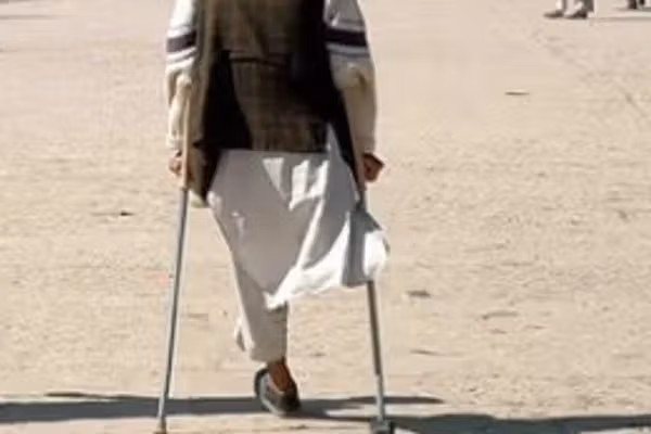 یو افغان معلول: زموږ په نوم بهرنۍ مرستې طالبان اخلي