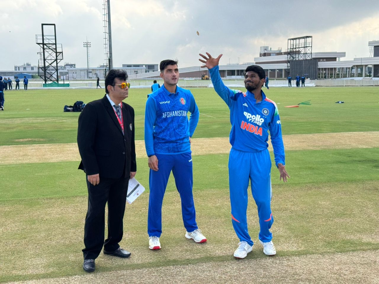 د افغانستان د کرېکټ ۱۹ کلنه لوبډله د هندۍ لوبډلې پر وړاندې توپ وهنه کوي