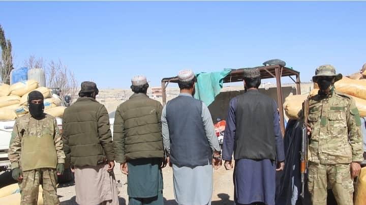 زابل کې طالبانو له څلورو کسانو سره د ۳ زره کيلو ګرامو چرسو د نيولو خبر ورکړ