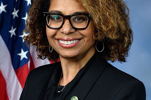 د امریکا د کانګرس غړې: ټرمپ له افغان متحدینو سره شوې ژمنه ماته کړې