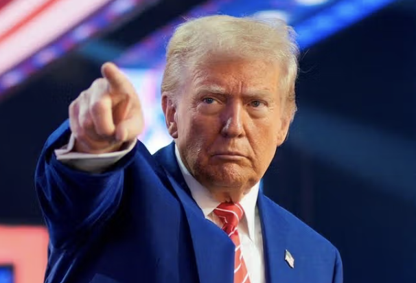 ترامب: إيران اعتذرت لجيرانها واستسلمت أمامهم