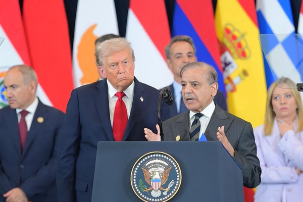 د پاکستان په اړه د امریکا تګلاره؛ بندیزونه، مالي مرستې او “محدودې خو ضروري” اړیکې