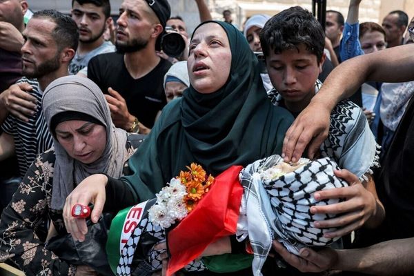 رویټرز: د اسراییلي ټانکونو د ډزو په پایله کې ۵۹ فلسطینیان ووژل شول