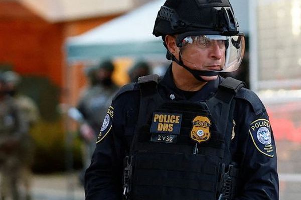 د امریکا یو فدرالي قاضي د ټرمپ لهخوا پورټلینډ ته د ملي ګارډ لېږل د قانون خلاف وبلل