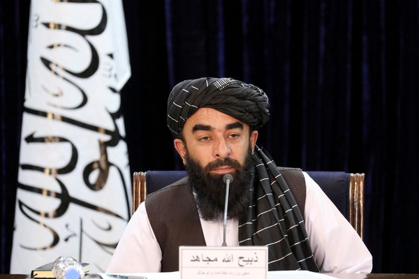 ذبیح الله مجاهد: شاعران دې لومړی خپل ځانونه او بیا ټولنه «اصلاح» کړي