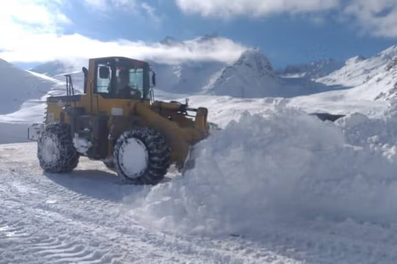 د شپږمې ورځې لپاره هم د سالنګ لویه لار د تګ راتګ لپاره تړلې ده