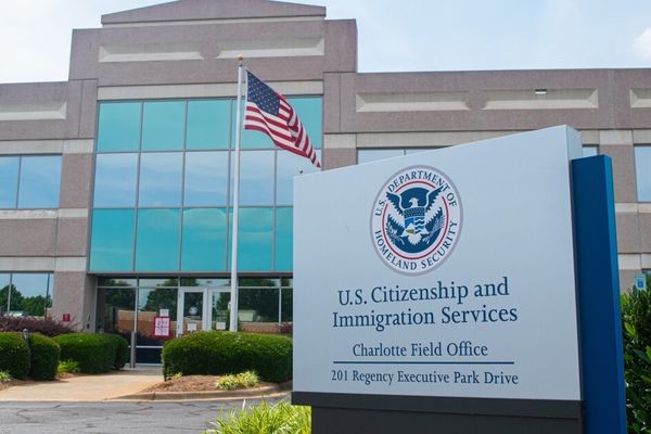 امریکا یو شمېر کډوالو ته د کاري اجازې موده له پنځو کلونو نه ۱۸میاشتو ته را ټیټه کړه