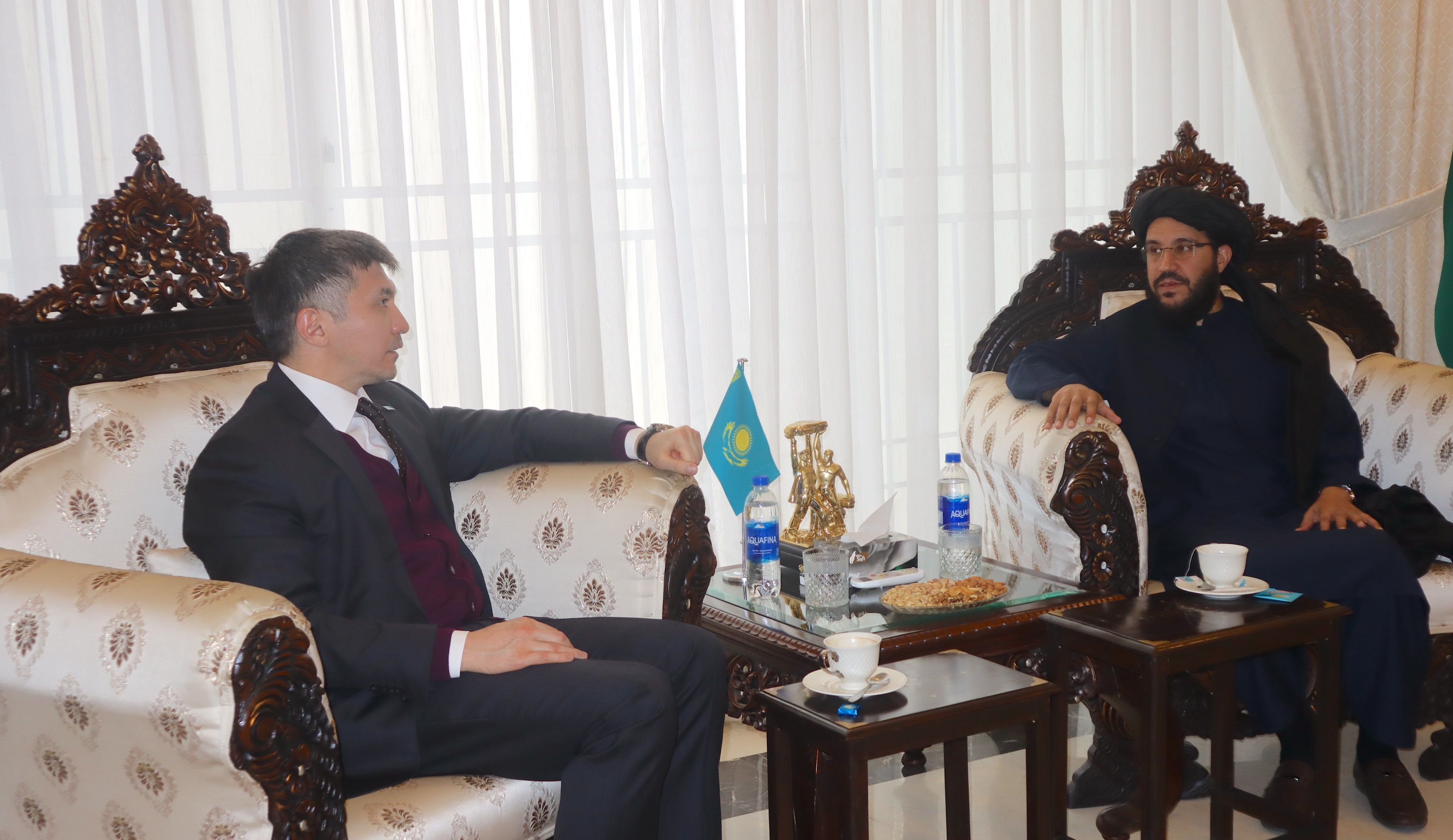 په اسلام اباد کې د طالبانو او قزاقستان سفیران د ګډې سوداګرۍ په اړه غږېدلي