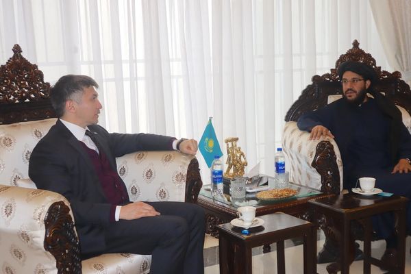 په اسلام اباد کې د طالبانو او قزاقستان سفیران د ګډې سوداګرۍ په اړه غږېدلي