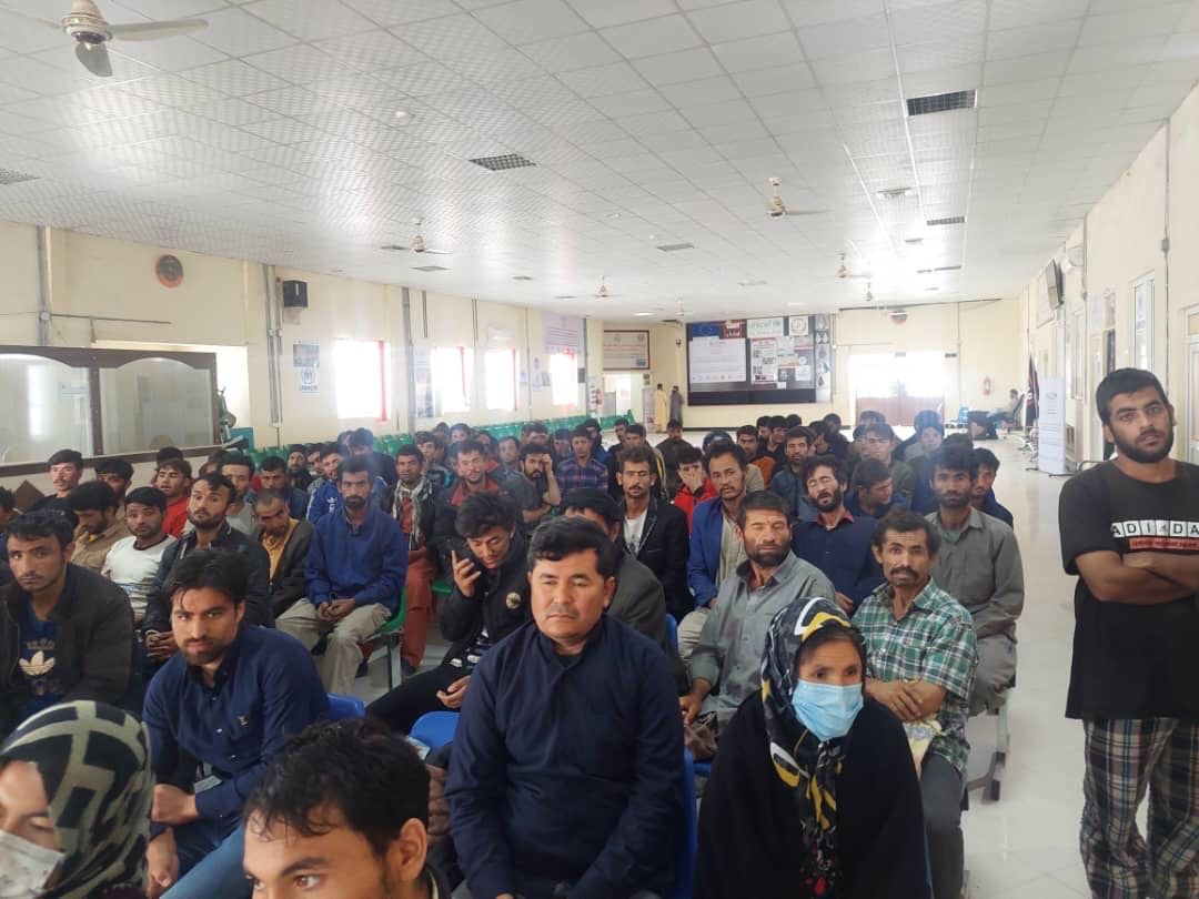 د طالبانو کډوالو چارو وزارت: نېږدې درې زره افغان کډوال له ایرانه، هیواد ته راستانه شول