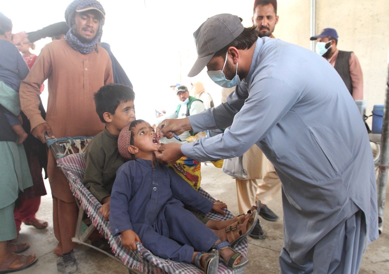 د پولیو ملي مرکز: پر ډیورنډ کرښه دې د بېرته ستنېدونکو کډوالو ماشومان واکسین شي