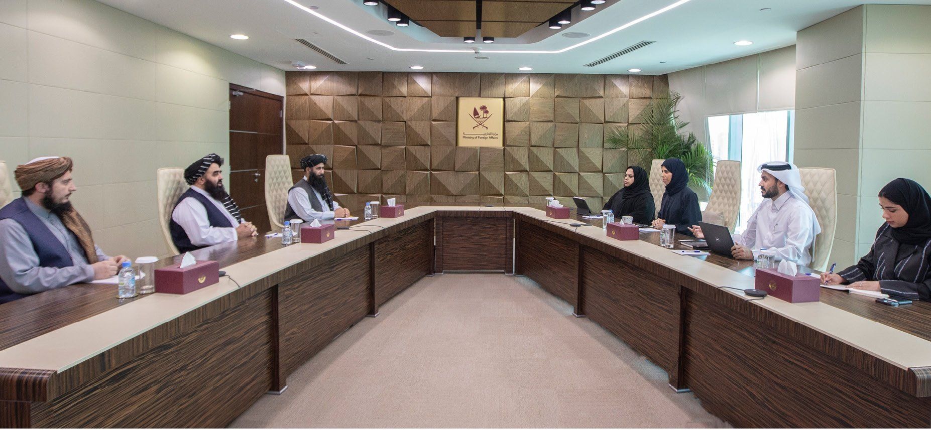 دیدار متقی با لولوه الخاطر؛ وزیر خارجه طالبان از قطر خواست دیپلومات‌هایش را آموزش دهد