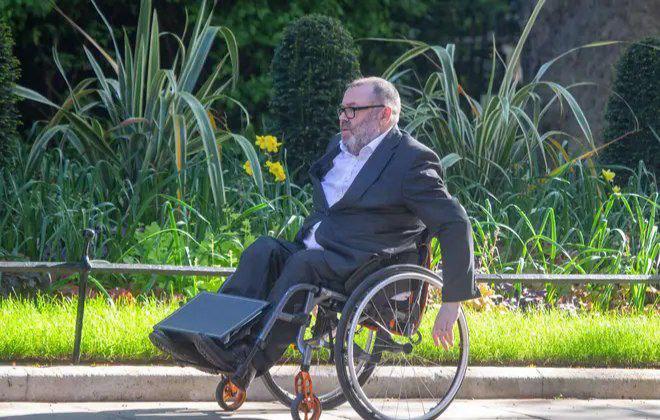 د برتانیې دفاع وزارت لوړپوړی چارواکی د افغان همکارنو د معلوماتو له افشا وروسته استعفا کوي