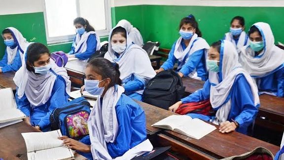 په خیبرپښتونخوا کې د افغان زدهکوونکو لپاره فیسونه معاف شول