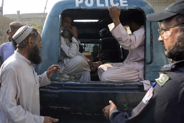 پاکستان ۱۷۹ افغان کډوال ایران ته د ناقانونه تګ پر مهال نیولي