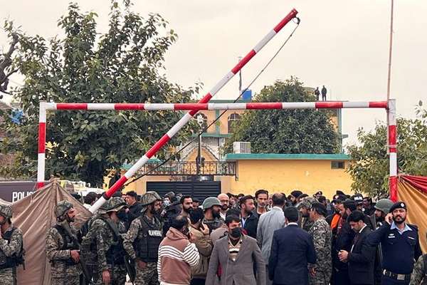 طالبانو په اسلام اباد کې د جومات خونړی برید وغانده