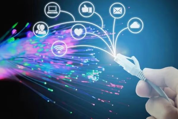 ۱۱۳ مدني بنسټونه: د طالبانو لخوا پر انټرنېټ بندیز د افغانانو د حقونو ښکاره سرغړونه ده