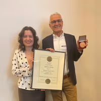 بالاترین مدال چشمپزشکی ناروی به یک پزشک افغان تعلق گرفت