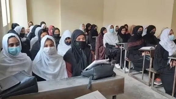 یوناما یو وار بیا له طالبانو د نجونو پر زده‌کړو د لګېدلو بندیزونو لرې کولو غوښتنه کړې