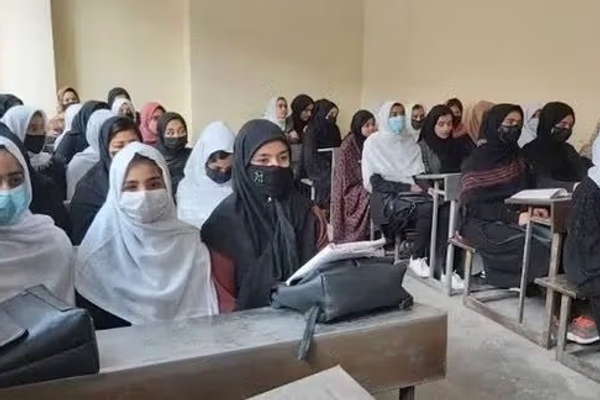 یوناما یو وار بیا له طالبانو د نجونو پر زدهکړو د لګېدلو بندیزونو لرې کولو غوښتنه کړې