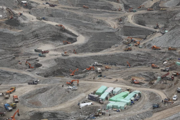 «100 ألف شخص» يعملون في استخراج الذهب لصالح طالبان في بدخشان