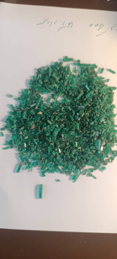 طالبانو پنجشېر کې  ۶۰۰۹ قیراطه زمرود په څه باندې ۳۰۰ زره امریکايي ډالرو وپلورل