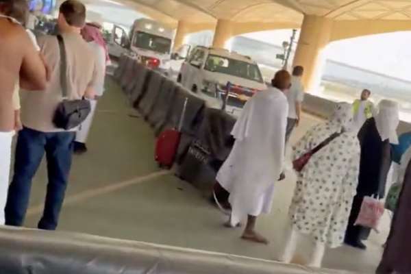 حمله به میدان هوایی عربستان ۱۲ کشته و بیش از ۳۰۰ زخمی برجا گذاشت