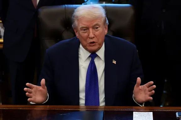 ټرمپ د نوي اجراییوي فرمان په صادرولو سره پر ایران اقتصادي او سیاسي فشارونه زیات کړل