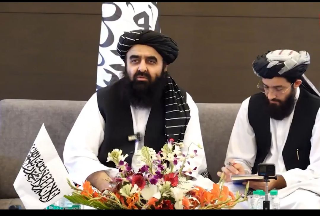 متقي ادعا کړې چې افغان ښځې او نارینه له خپلو ټولو حقونو برخمن دي 