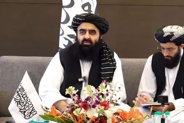 متقي ادعا کړې چې افغان ښځې او نارینه له خپلو ټولو حقونو برخمن دي