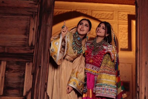 افغانه ډیزاینره: ځوان نسل خپل راتلونکی افغانستان کې لیده او دومره لوی بدلون ته اماده نهوو