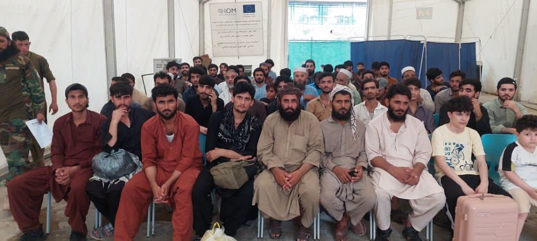 نږدې ۴۰۰ افغان کډوال د پاکستان له بندخونو ازاد شول