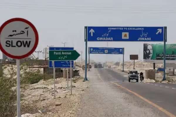 چهار کارمند دولتی پاکستان در نزدیکی مرز ایران کشته شدند