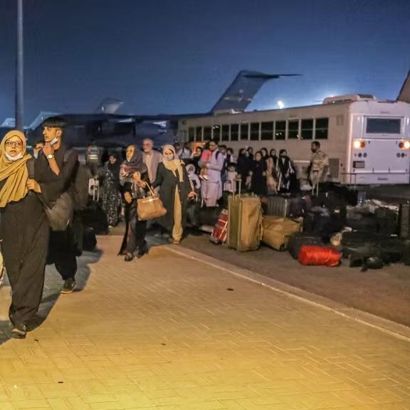 د منځني ختیځ کړکېچ؛ په قطر پنډغالي کې ۱۱۰۰ افغانان بندپاتې دي