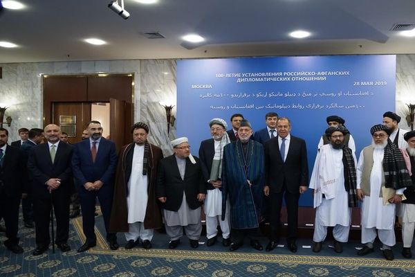 محمد محقق: شرق و غرب میگویند با طالبان جنگ نکنید